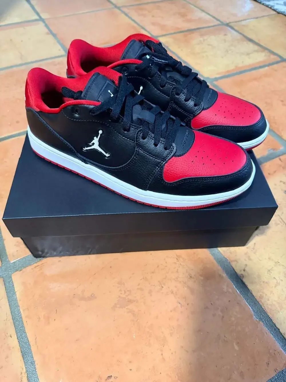 Jordan Court Connect Low Men's Sneakers - Black/Gym Red/White